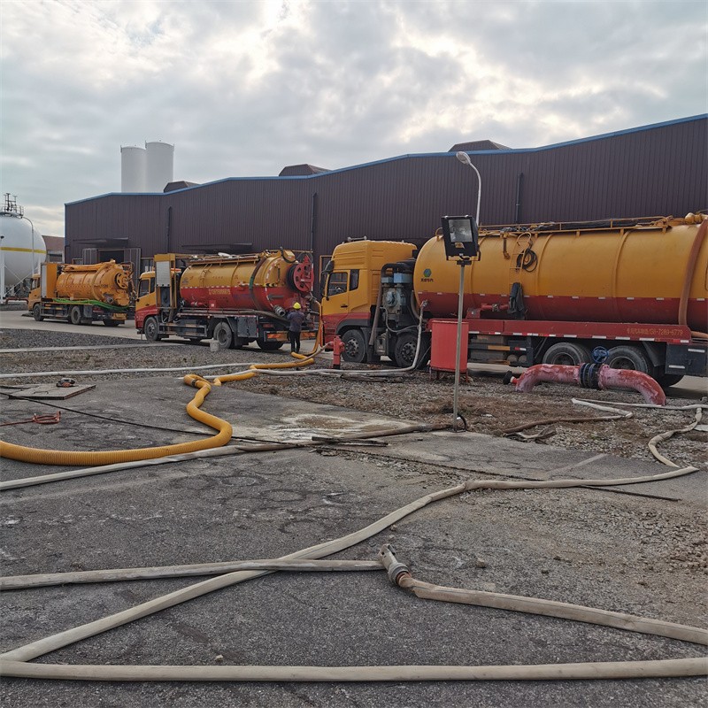 津南污水池清理