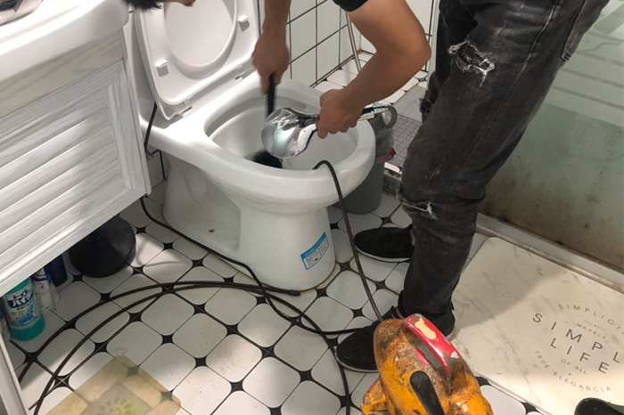 津南马桶堵塞自己疏通还是找师傅?专业上门服务让你省时更省心